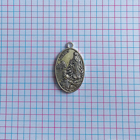 MEDALLA ✦ VIRGEN DE LOURDES ZAMAK