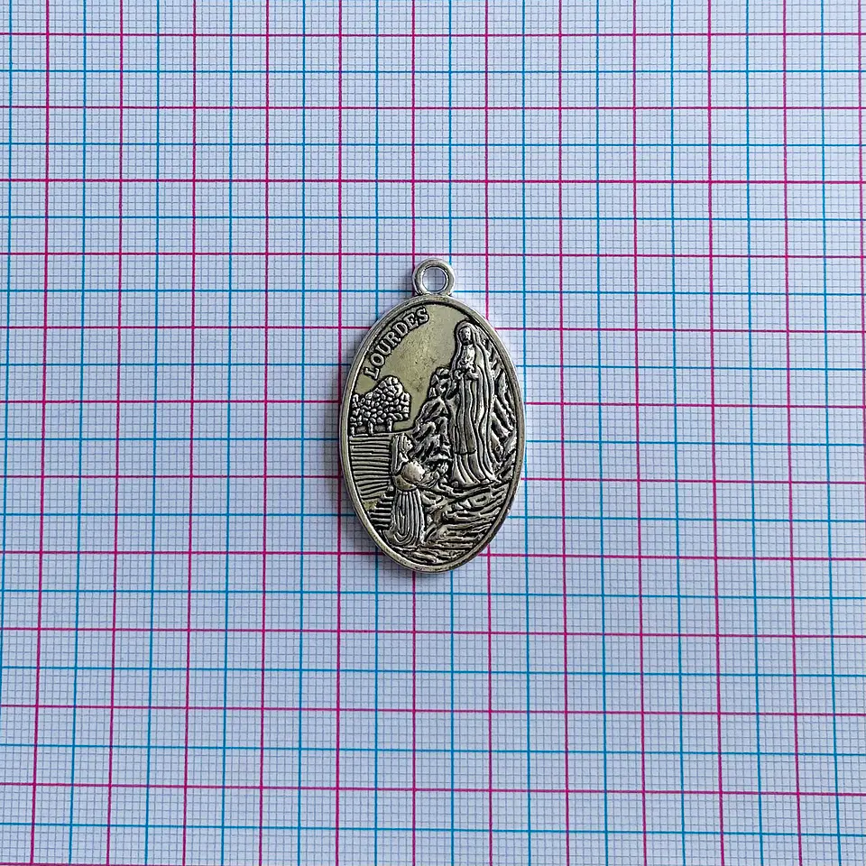 MEDALLA ✦ VIRGEN DE LOURDES ZAMAK 2