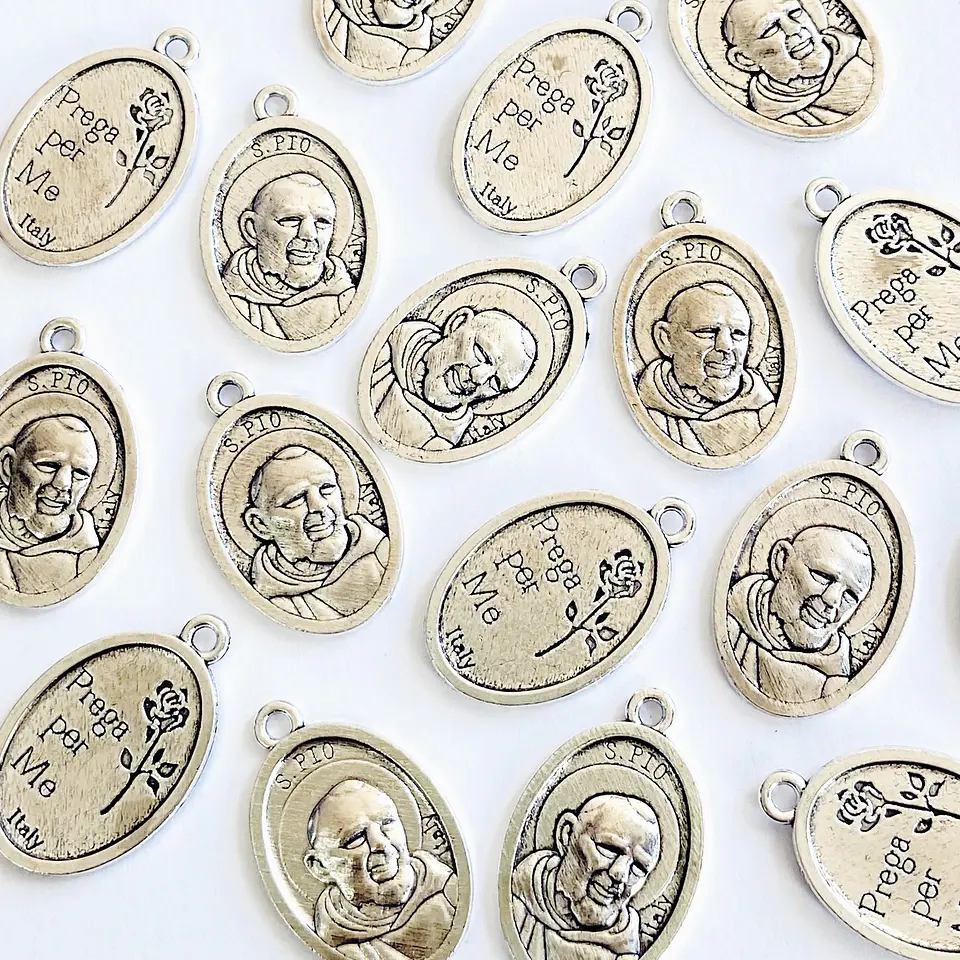 MEDALLA ✦ PADRE SAN PIO ZAMAK 1