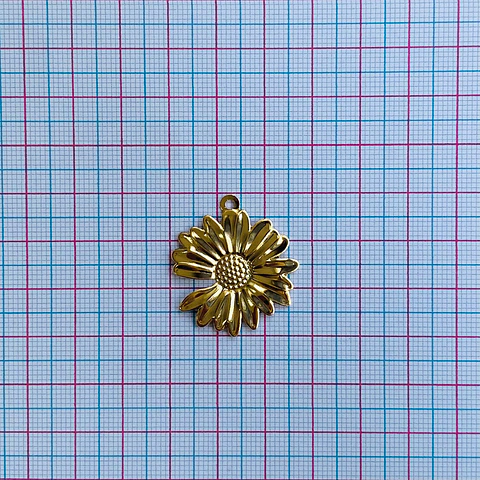 DIJE ✦ FLOR MARGARITA BAÑO DE ORO 