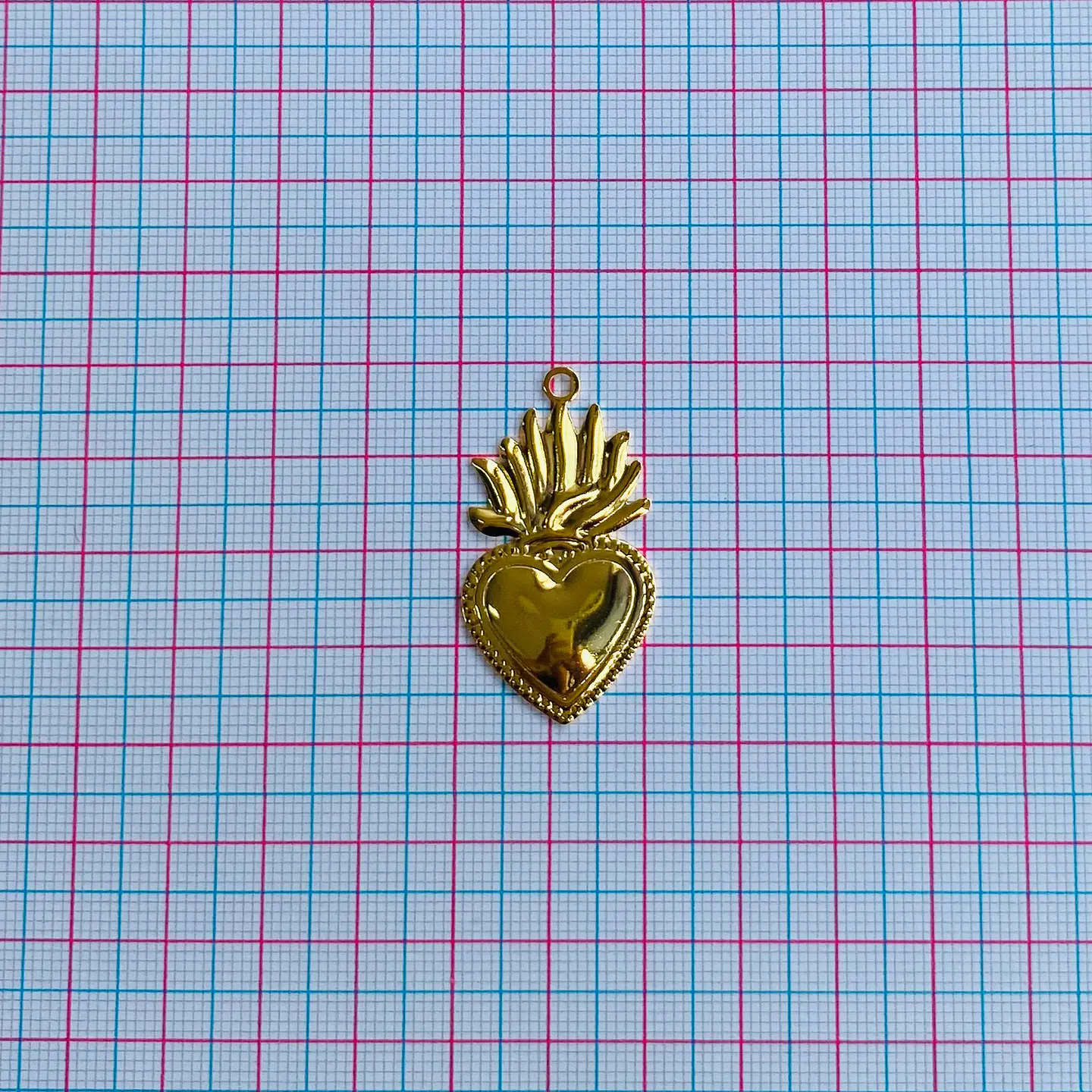 DIJE CORAZÓN NEOLÍTICO BAÑO DE ORO CG03530-G 2