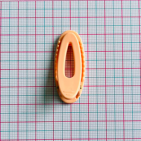 PINZA PLÁSTICA (ELIGE TU COLOR FAVORITO) Z041