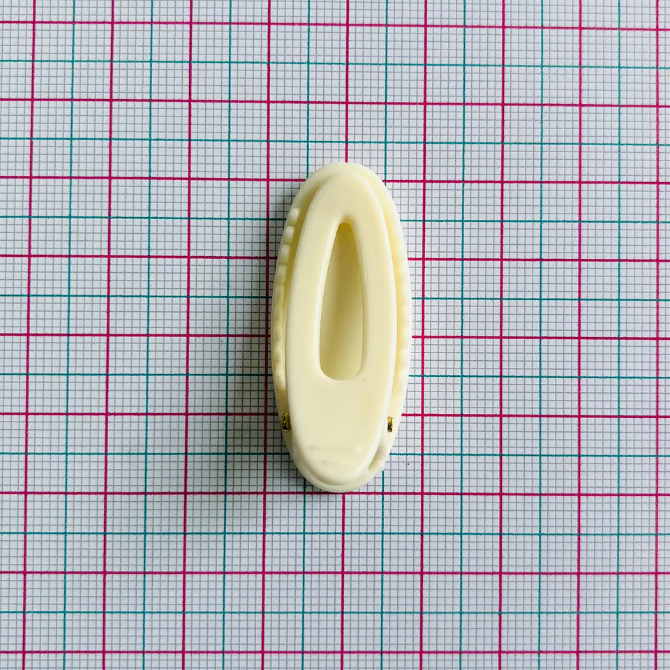 PINZA PLÁSTICA (ELIGE TU COLOR FAVORITO) Z040 2