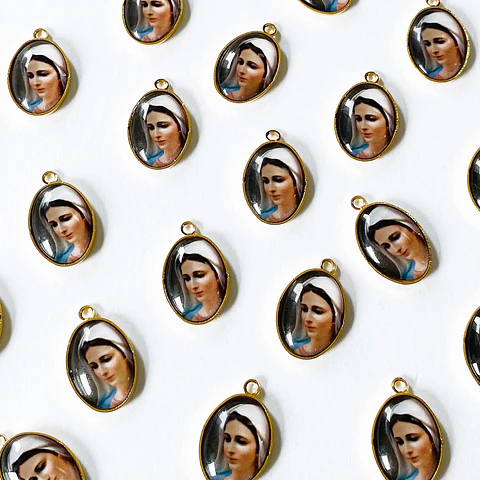 MEDALLA VIRGEN MEDJUGORGE BAÑO DE ORO DVZ-4-G/8