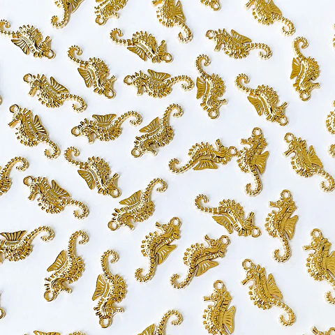 DIJE ✦ CABALLO DE MAR BAÑO DE ORO                              