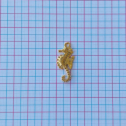 DIJE ✦ CABALLO DE MAR BAÑO DE ORO                              