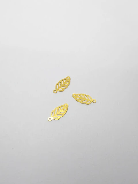 HOJA MINI DIJE BAÑO DE ORO XW00902                                  
