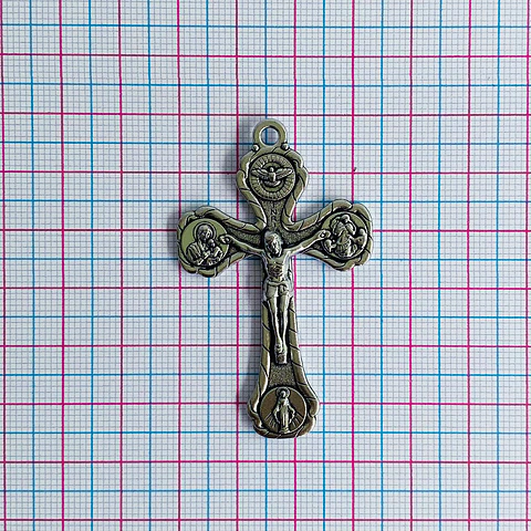 DIJE ✦ CRUZ DEVOCIONAL DE LAS VÍRGENES ZAMAK