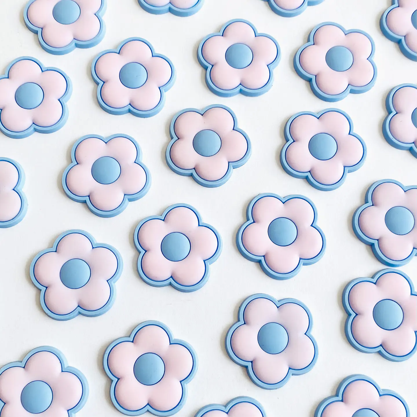 PIN ✦ FLOR EN SILICONA (ELIGE TU COLOR FAVORITO) 30*30 MM 1