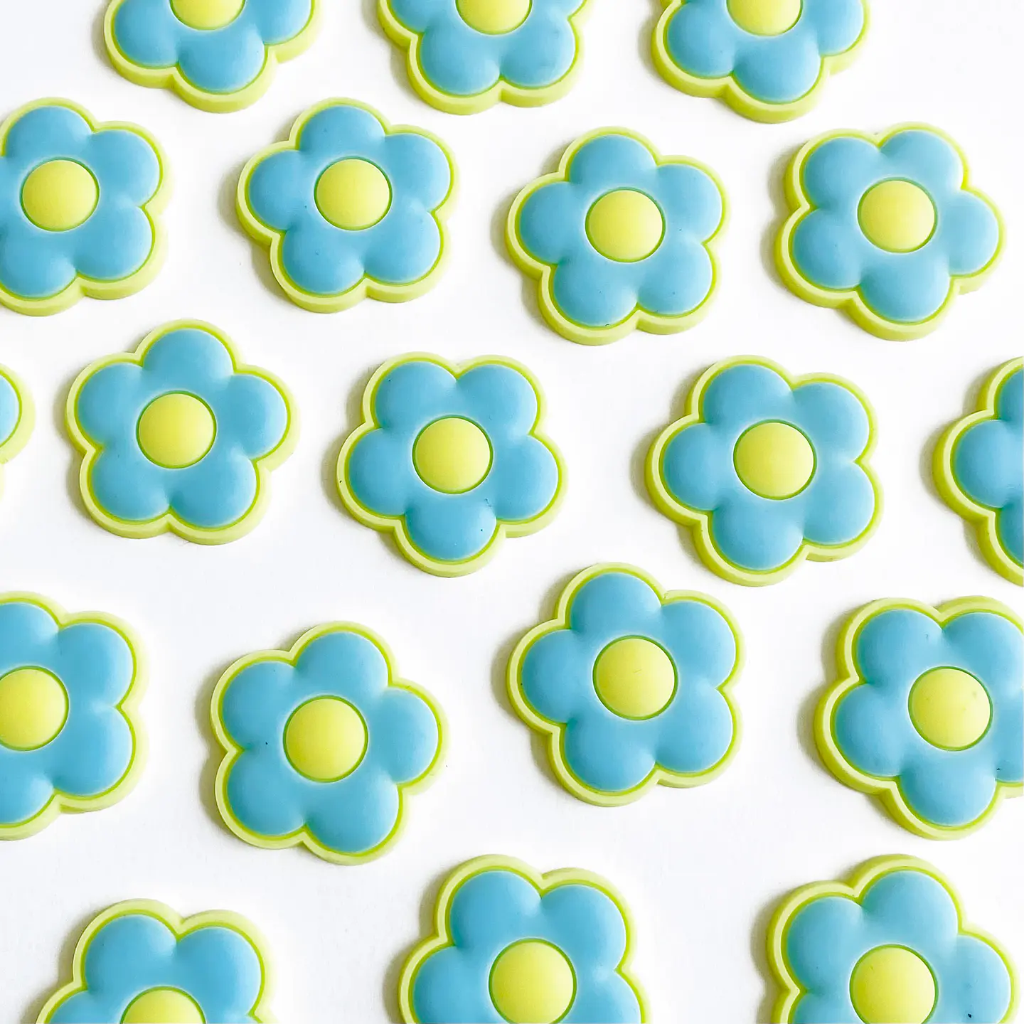 PIN ✦ FLOR EN SILICONA (ELIGE TU COLOR FAVORITO) 30*30 MM 3