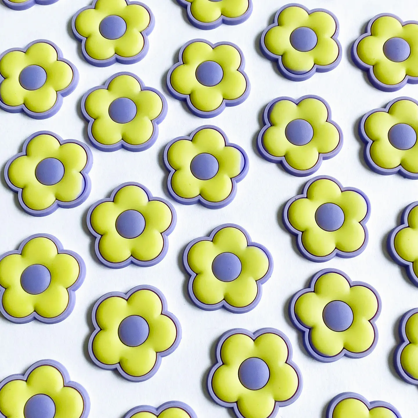 PIN ✦ FLOR EN SILICONA (ELIGE TU COLOR FAVORITO) 30*30 MM 5