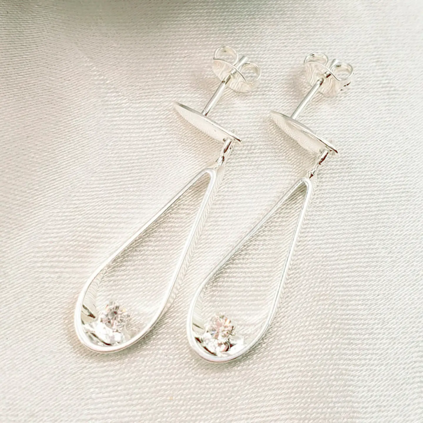 ARETE ✦ GOTA EN TROQUEL CON CRISTAL 1