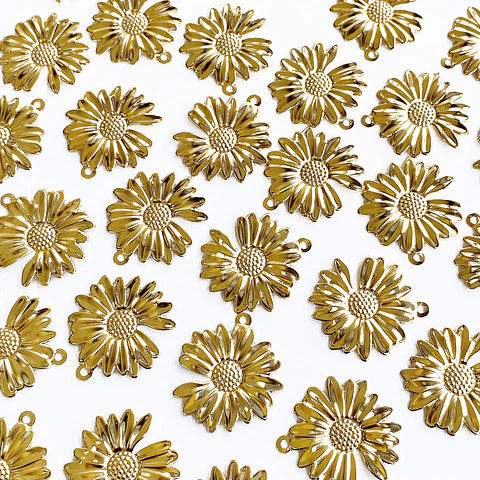DIJE ✦ FLOR MARGARITA BAÑO DE ORO 