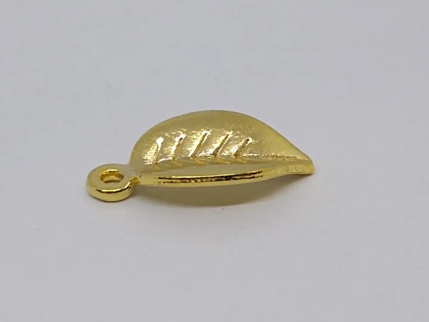 DIJE HOJA BAÑO DE ORO                                   1