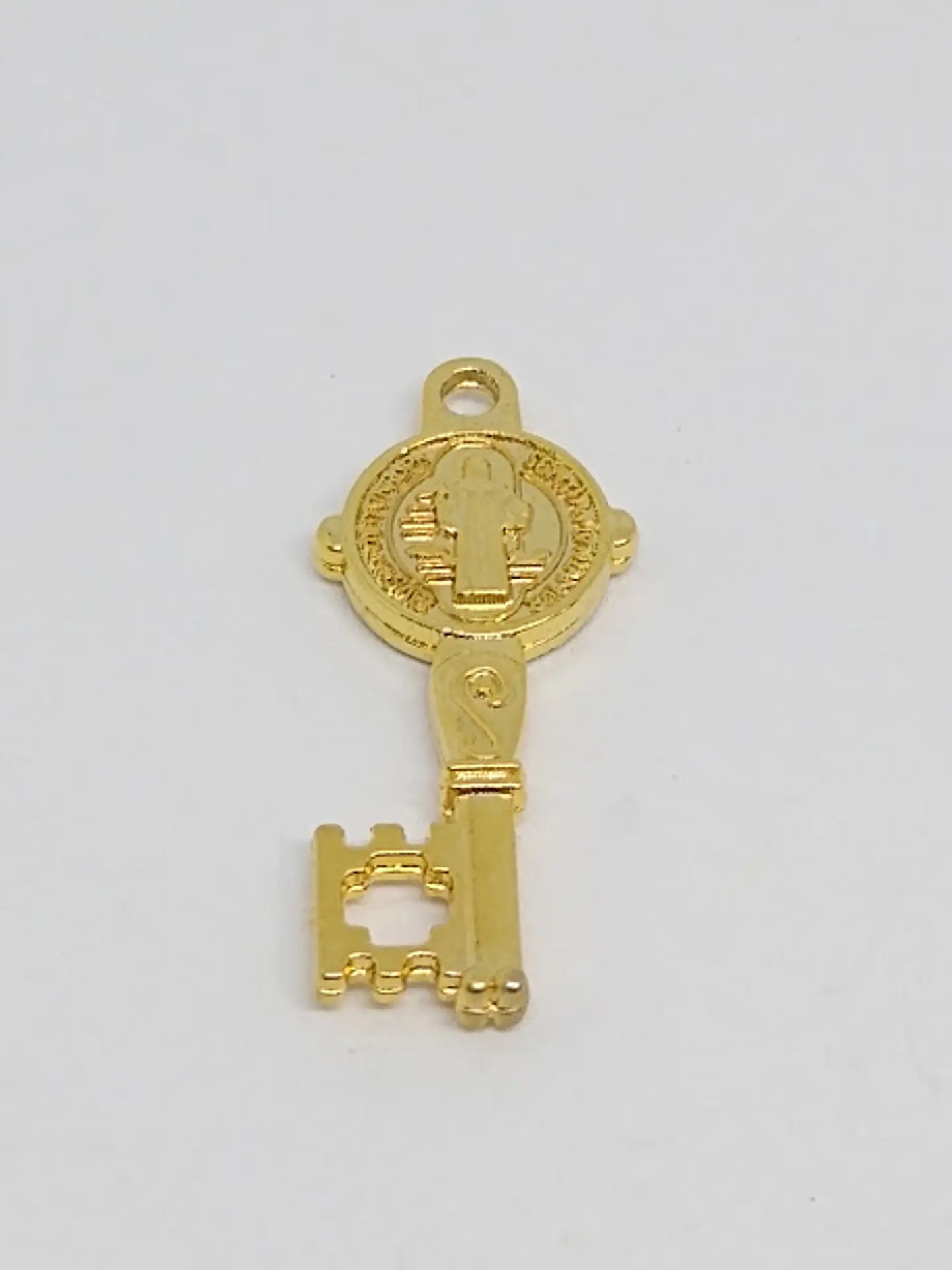 DIJE LLAVE BAÑO DE ORO 1