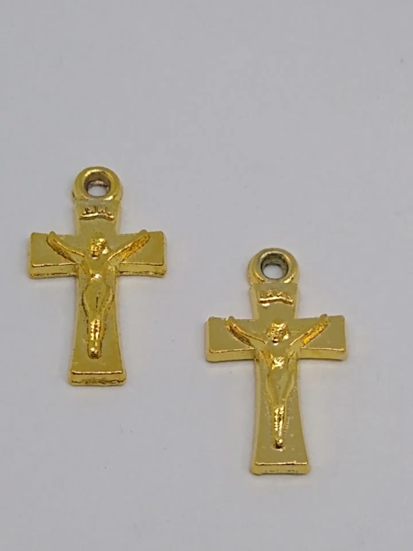 DIJE CRISTO BAÑO DE ORO 1