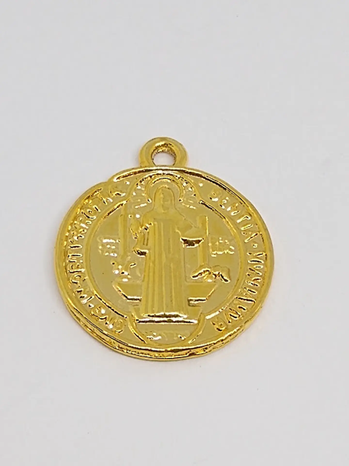 MEDALLA SAN BENITO BAÑO DE ORO         1