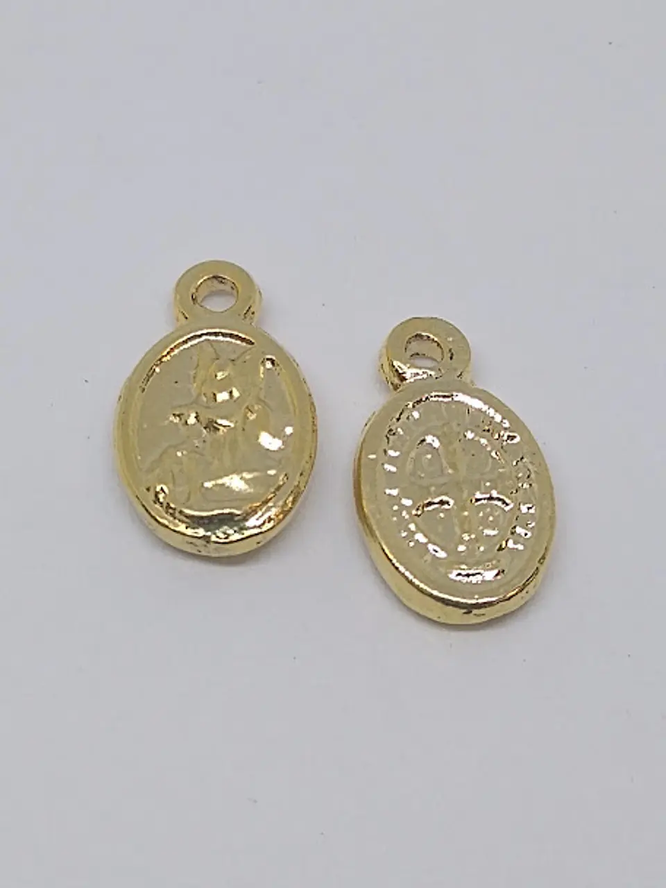 MEDALLA SURTIDA BAÑO DE ORO T2060                               1