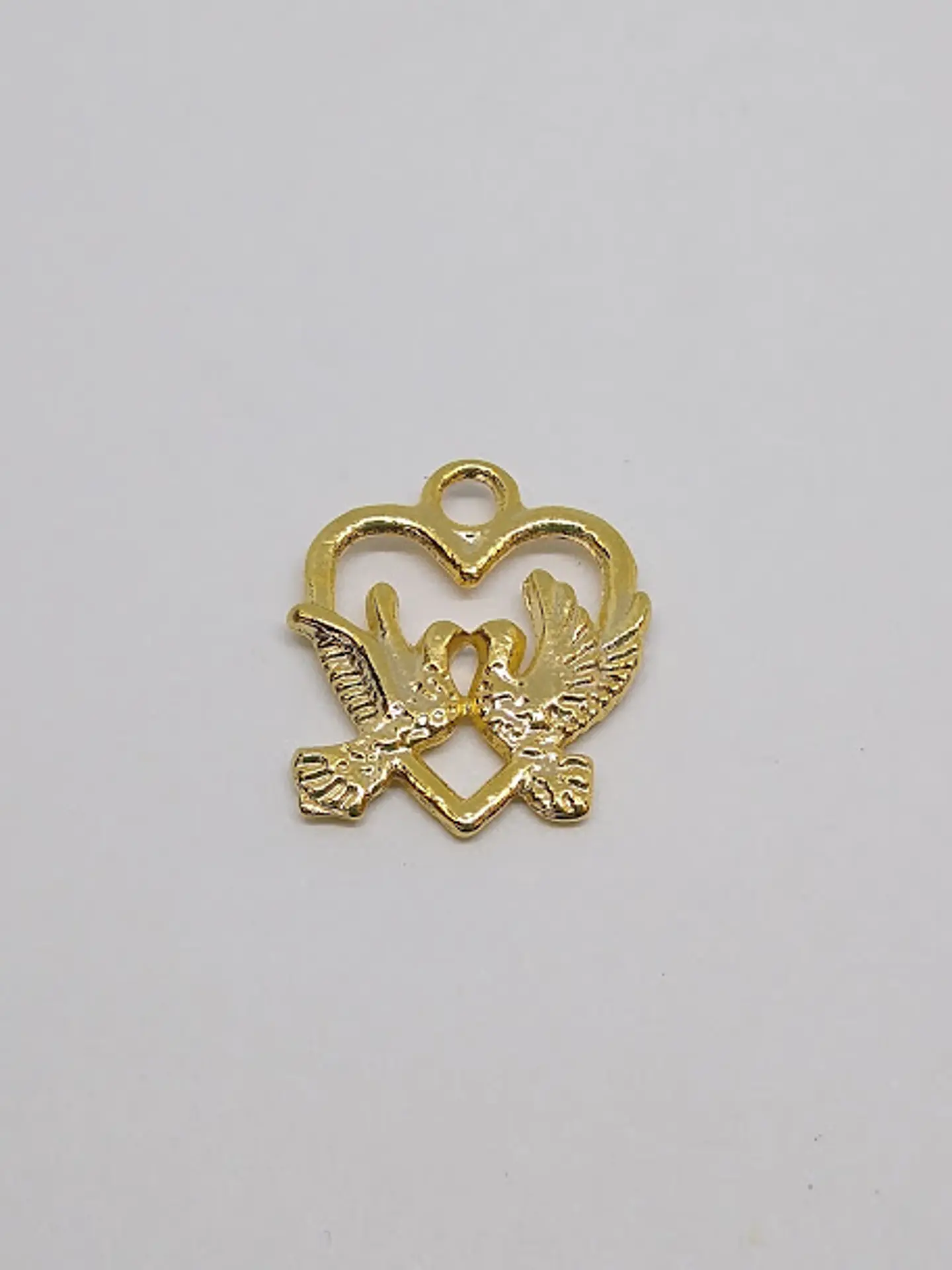 CORAZÓN CON PALOMAS BAÑO DE ORO W-2545                              1