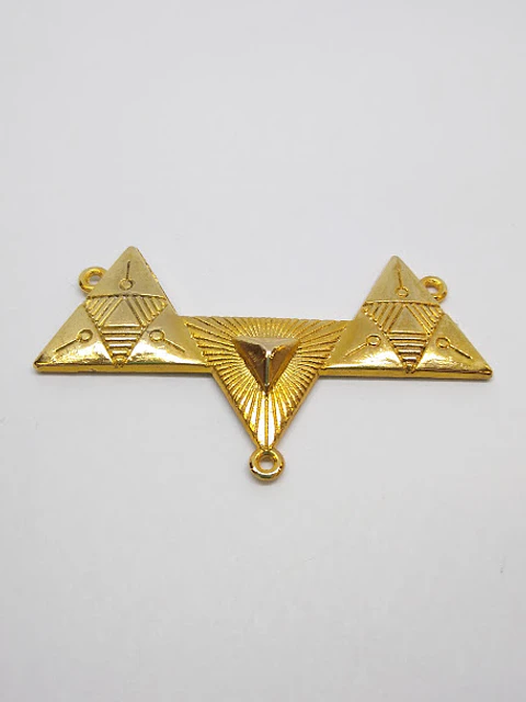 TRIÁNGULO EGIPCIO BAÑO DE ORO T2654                             