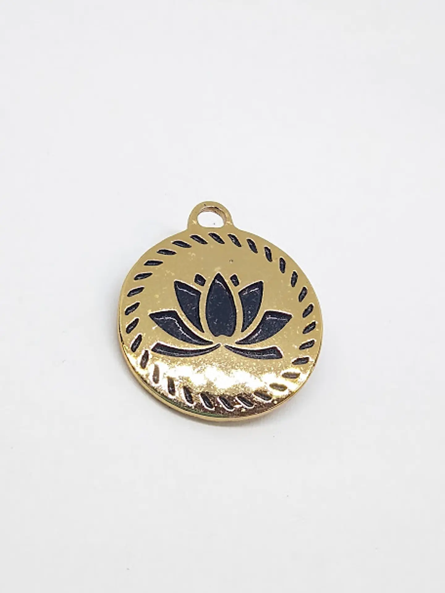 PLACA FLOR DE LOTO BAÑO DE ORO T3107                                                1