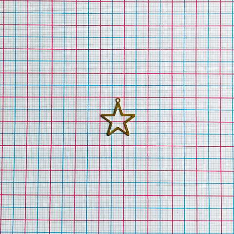 MINI DIJE ✦ ESTRELLA SILUETA LATÓN BAÑO DE ORO 15*16 MM