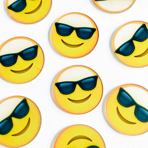 PIN EMOJI ✦ CARITA COOL ACRÍLICO