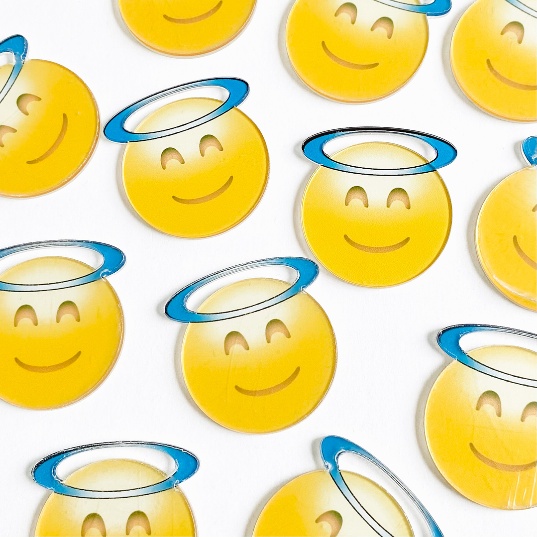 PIN EMOJI ✦ CARITA ANGEL ACRÍLICO 1