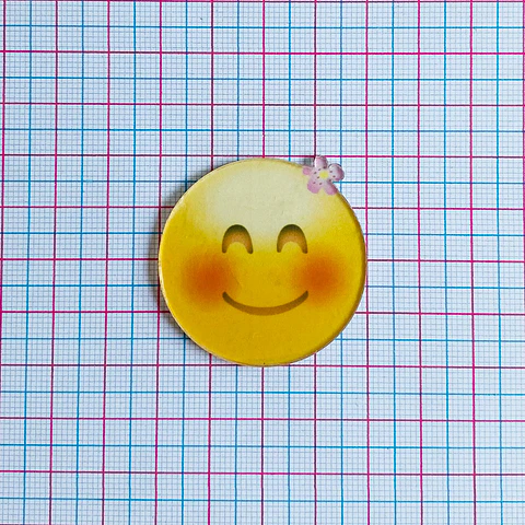 PIN EMOJI ✦ CARITA SONROJADA ACRÍLICA