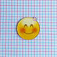 PIN EMOJI ✦ CARITA SONROJADA ACRÍLICA - Miniatura 2