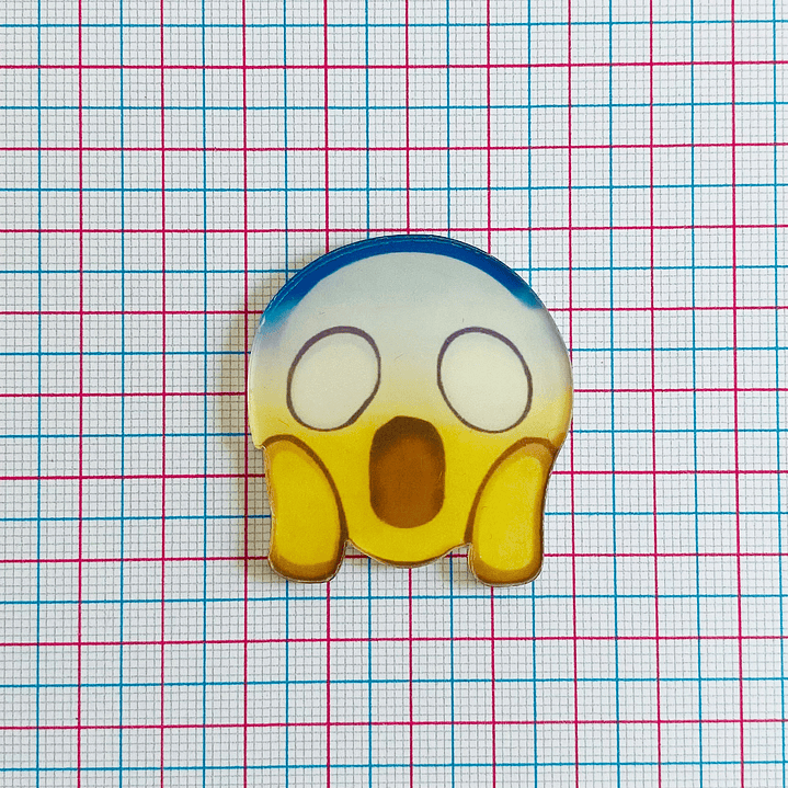 PIN EMOJI ✦ CARITA DE ASOMBRO ACRÍLICO 2