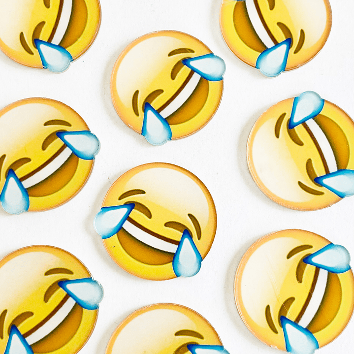 PIN EMOJI ✦ CARITA RISA ACRÍLICO 1