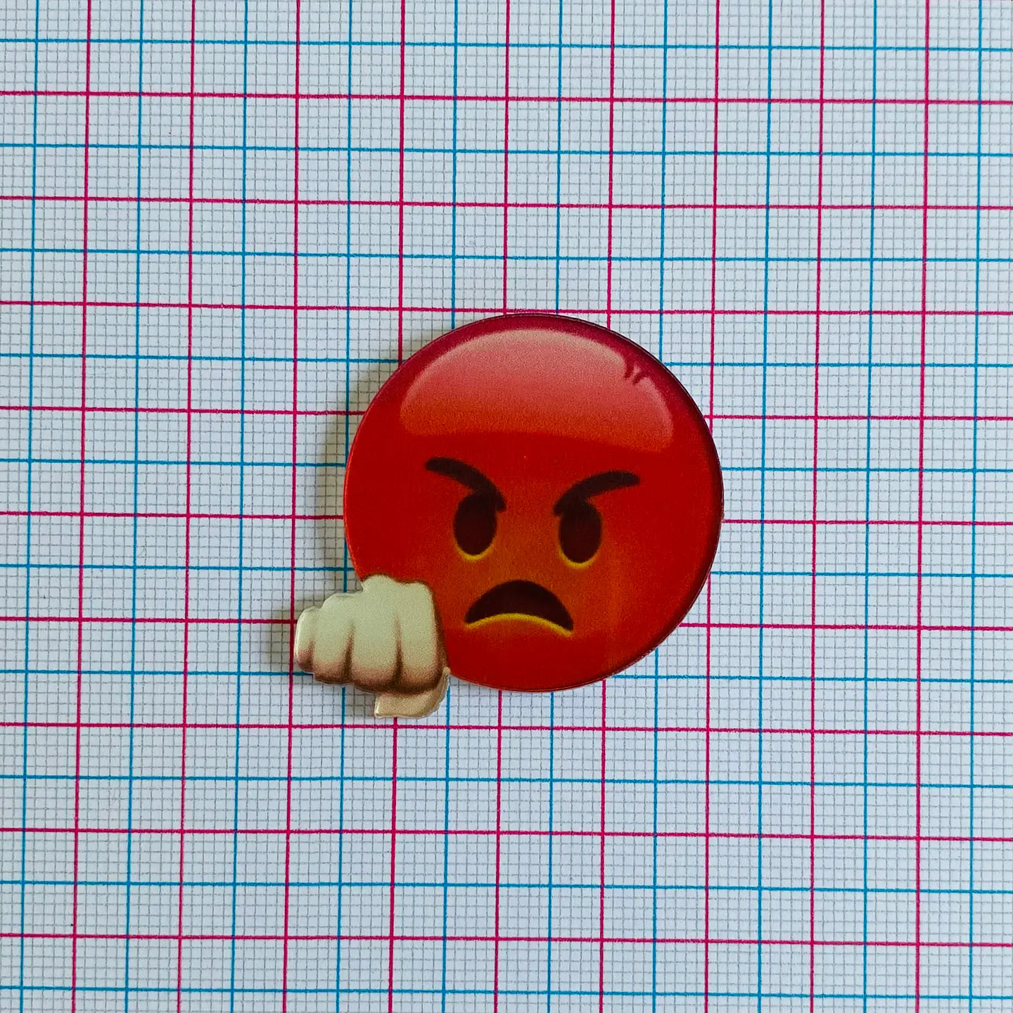 PIN EMOJI ✦ CARITA ENOJADA ACRÍLICO 2