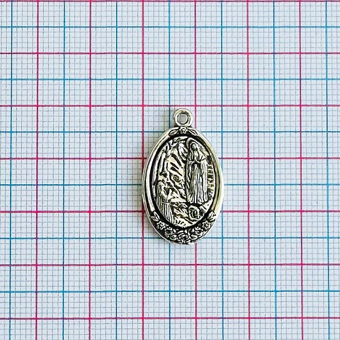 MEDALLA ✦ VIRGEN DE LOURDES ZAMAK