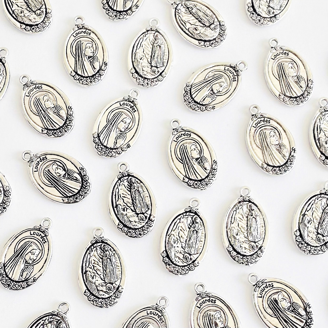 MEDALLA ✦ VIRGEN DE LOURDES ZAMAK 1