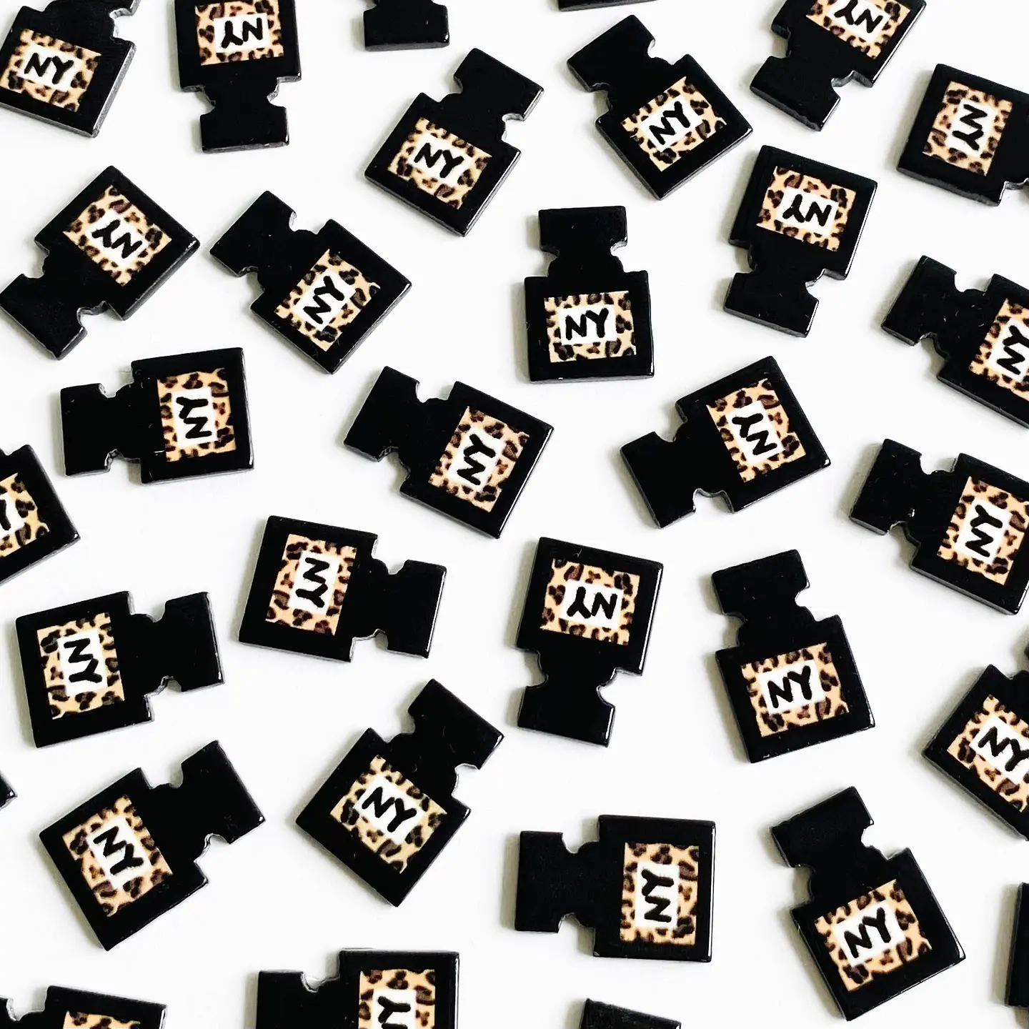 PIN ✦ PERFUME ACRÍLICO 1