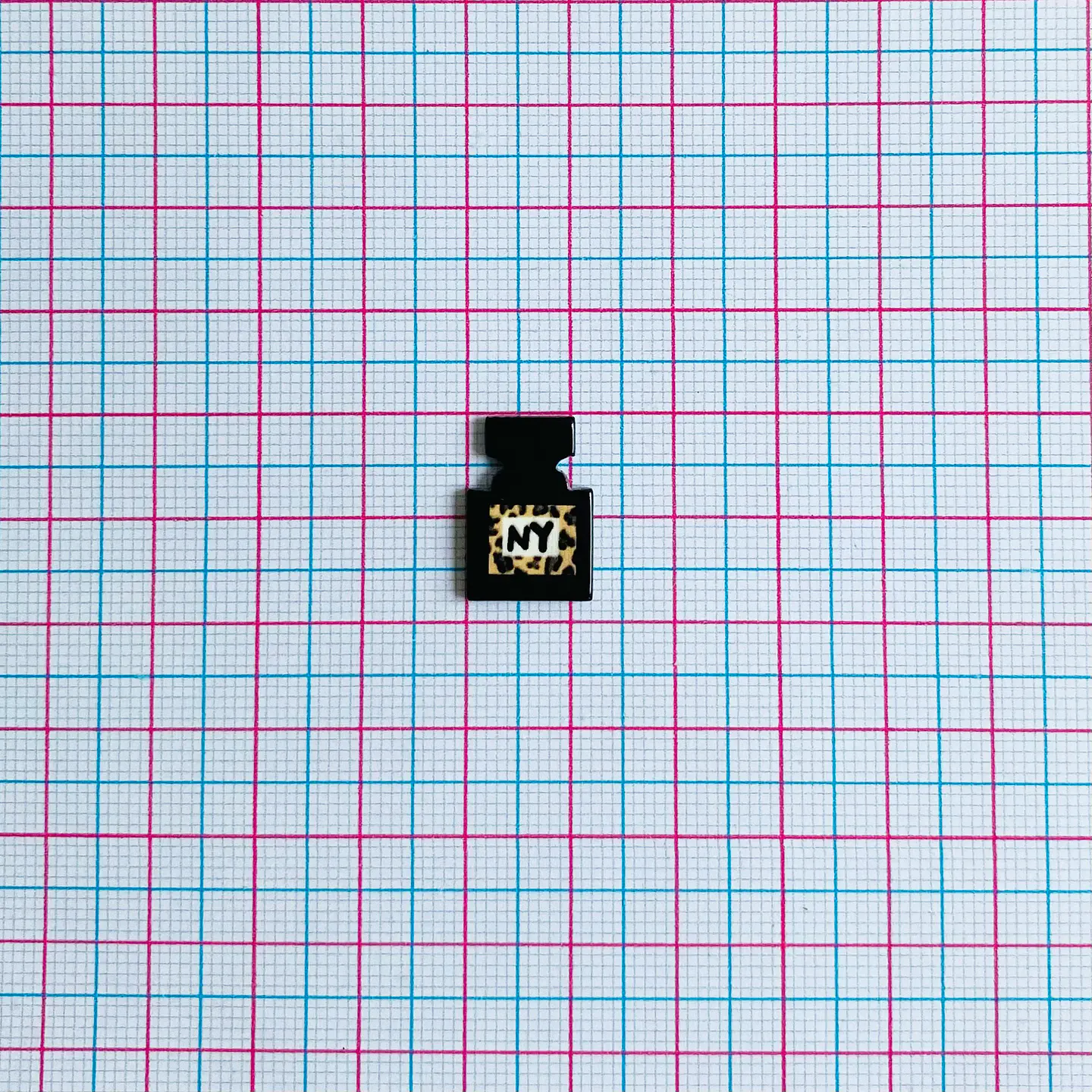 PIN ✦ PERFUME ACRÍLICO 2