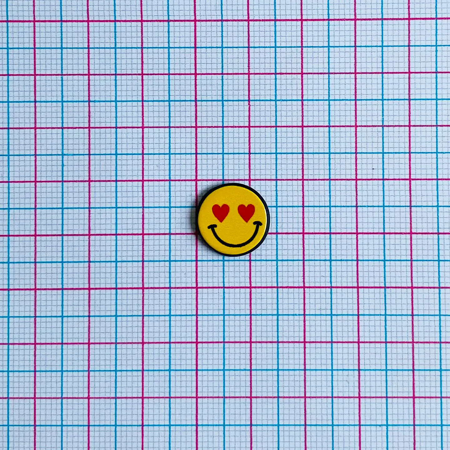 PIN ✦ CARITA ENAMORADO ACRILICO 2