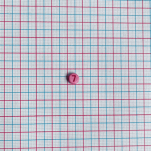 ENSAMBLE PASTILLA NÚMEROS ROJOS FONDO COLORES B327/T