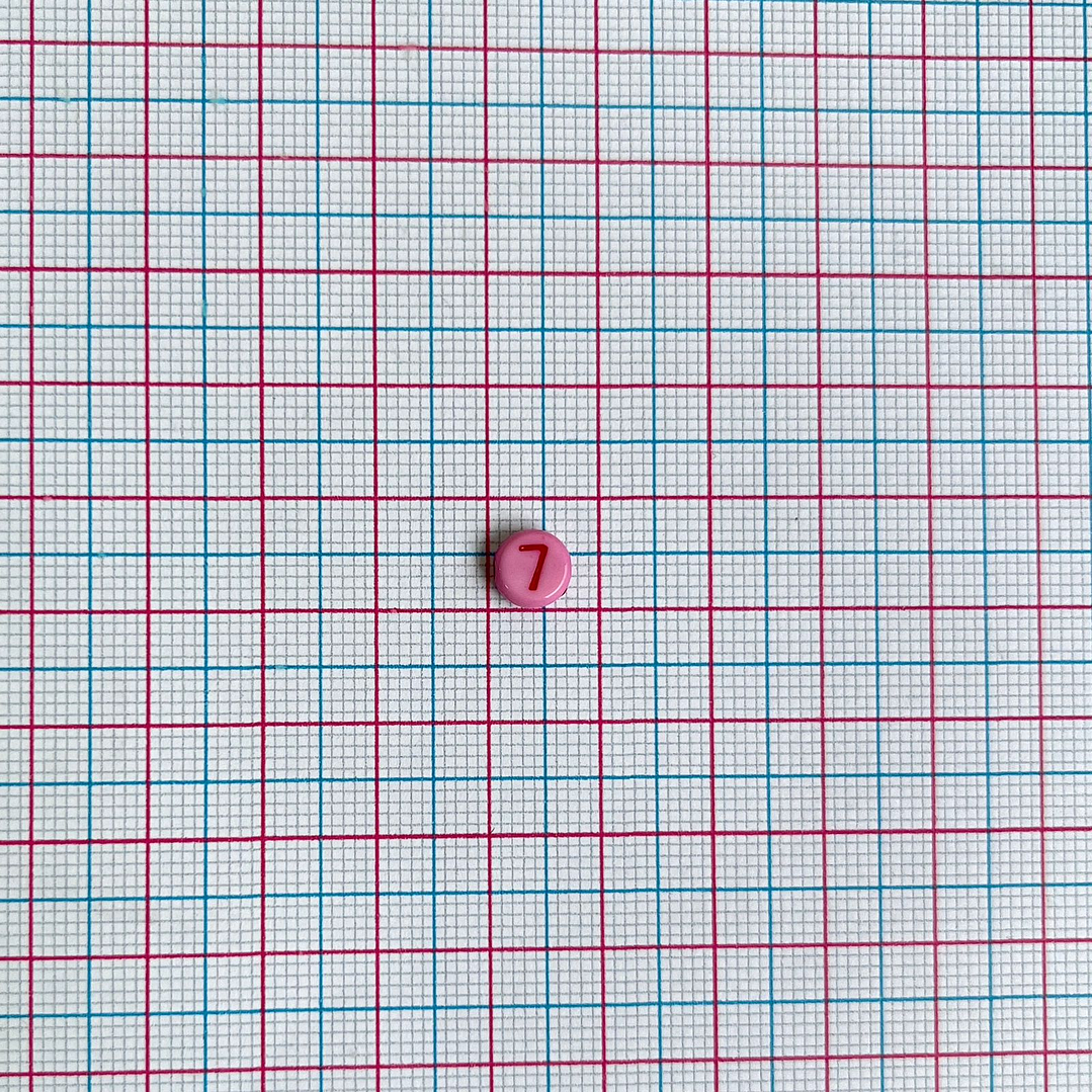 ENSAMBLE PASTILLA NÚMEROS ROJOS FONDO COLORES B327/T 2