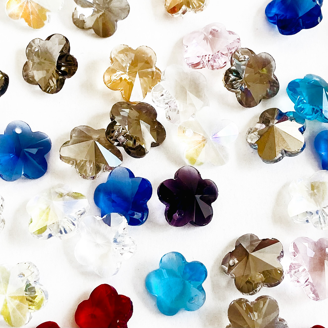 DIJE ✦ FLOR IMITACIÓN SWAROSKY 1