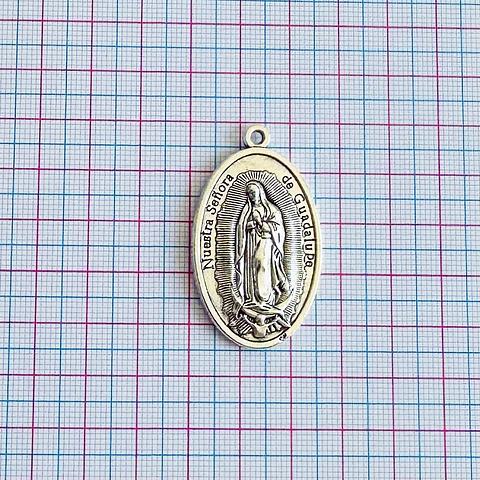 MEDALLA ✦ VIRGEN DE GUADALUPE / DIVINO NIÑO ZAMAK