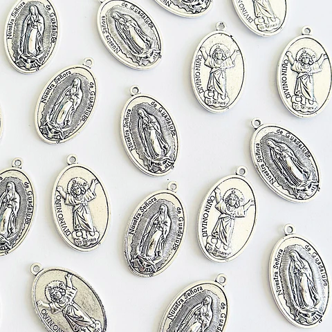 MEDALLA ✦ VIRGEN DE GUADALUPE / DIVINO NIÑO ZAMAK