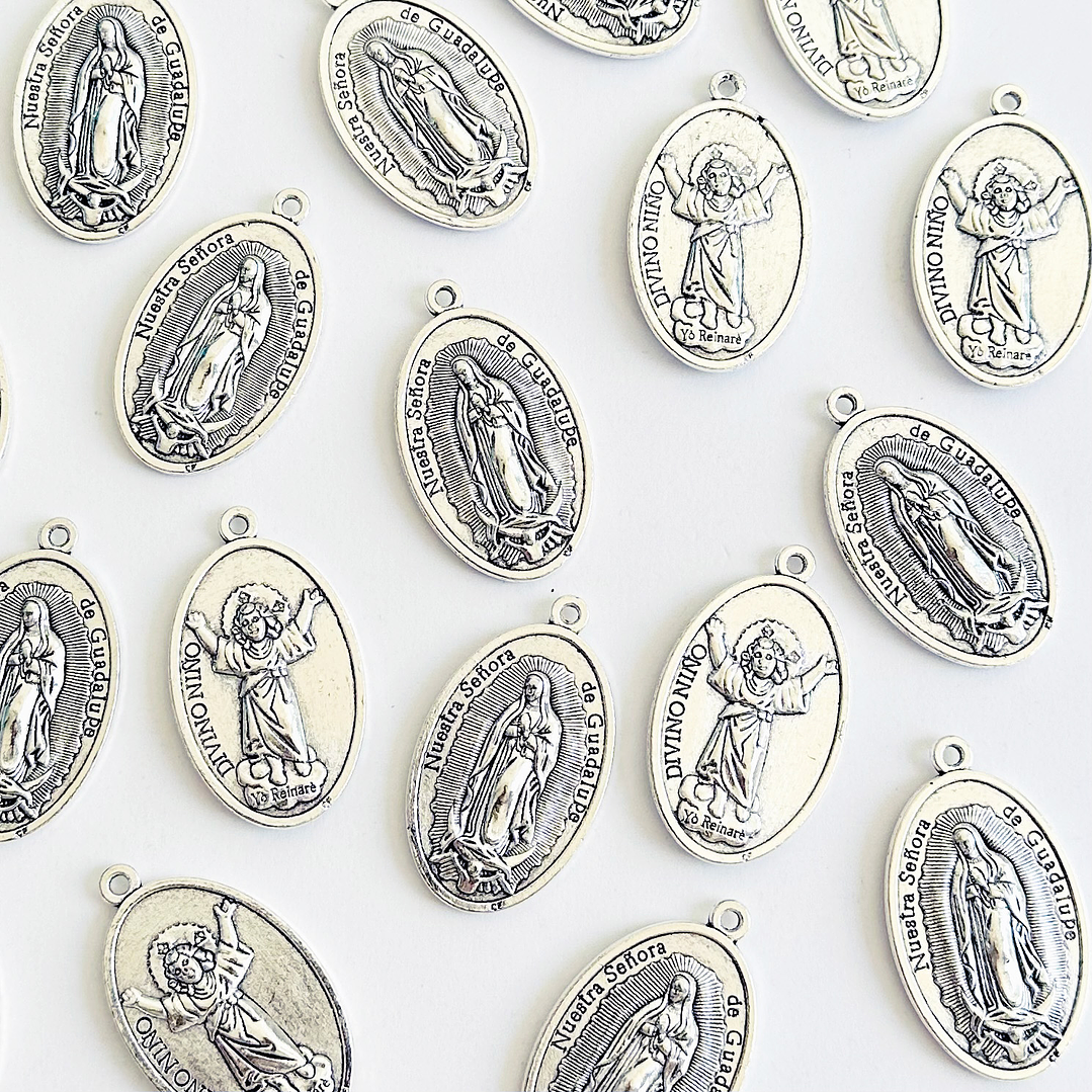MEDALLA ✦ VIRGEN DE GUADALUPE / DIVINO NIÑO ZAMAK 1