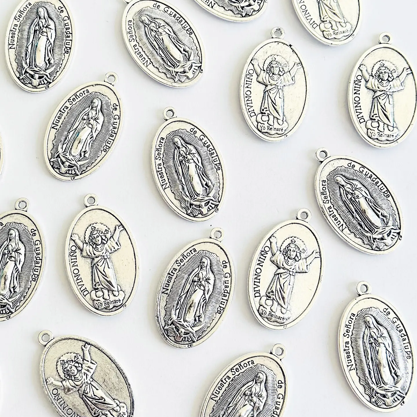 MEDALLA ✦ VIRGEN DE GUADALUPE / DIVINO NIÑO ZAMAK 1