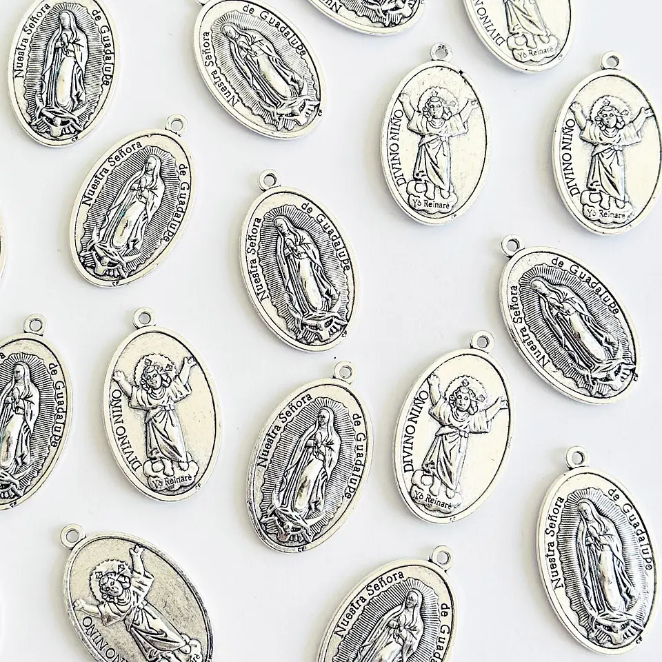 MEDALLA ✦ VIRGEN DE GUADALUPE / DIVINO NIÑO ZAMAK 1