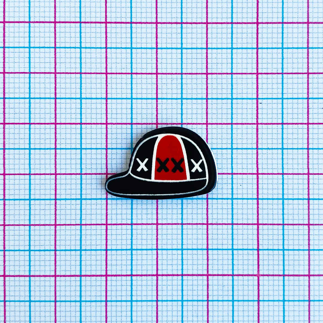 PIN ✦ GORRA ACRÍLICA 2