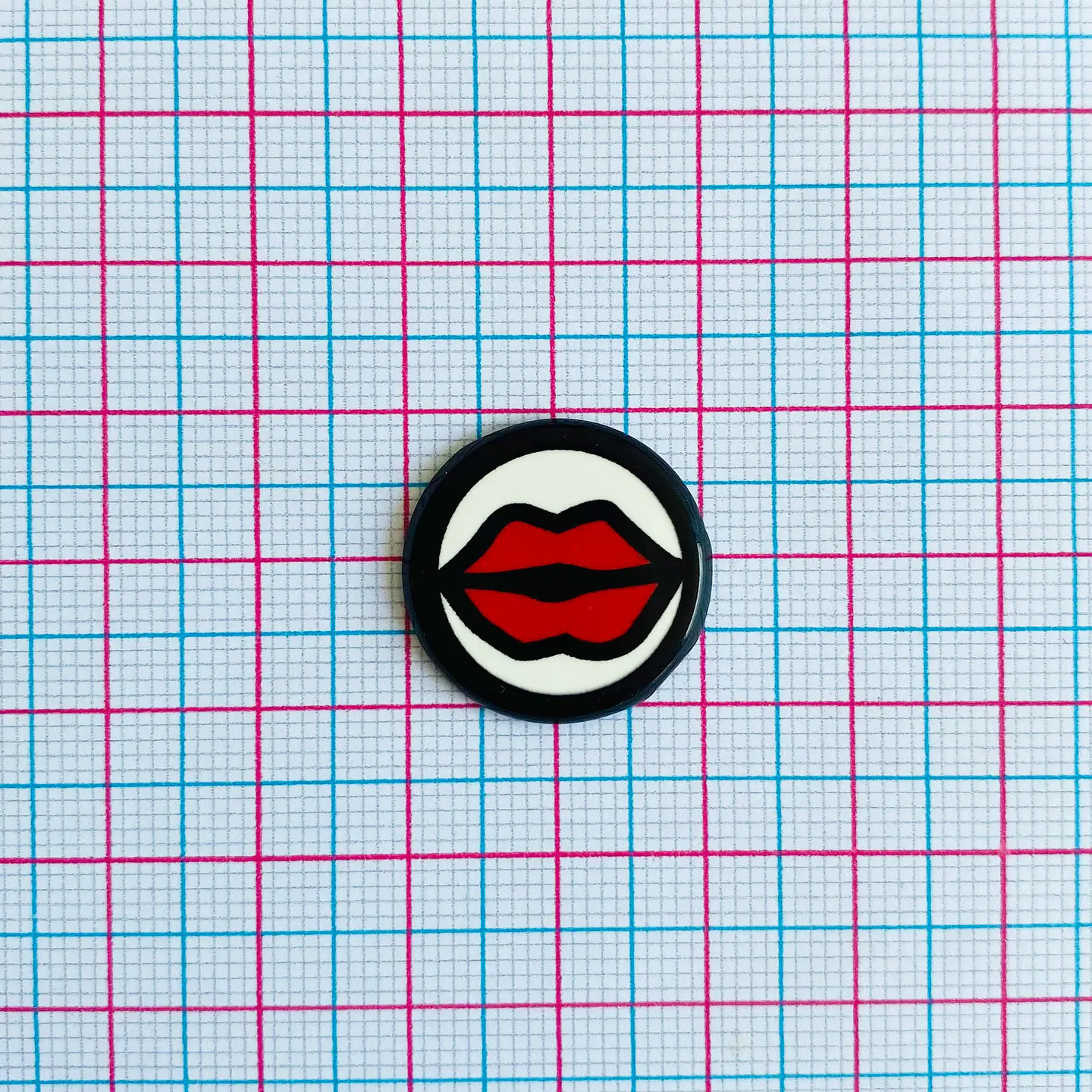 PIN ✦ LABIOS ACRILICO 2