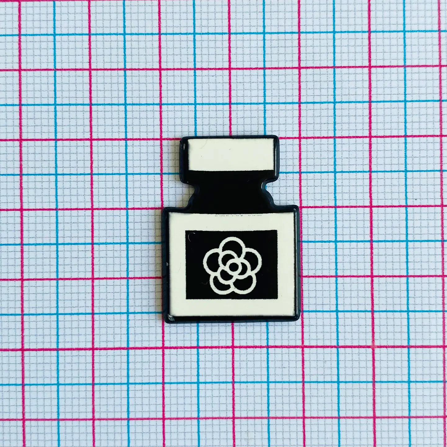 PIN ✦ PERFUME ACRILICO 2