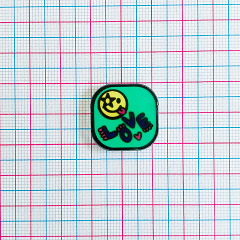 PIN ✦ PLACA LOVE ACRILICO (ELIGE TU COLOR FAVORITO)